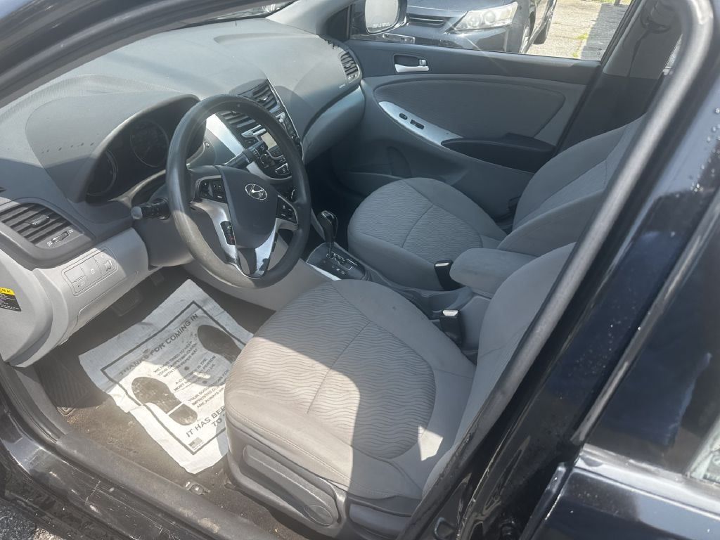 Photo 4 of this HYUNDAI ACCENT