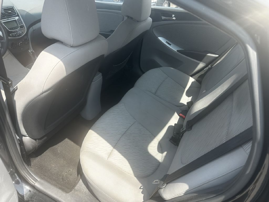 Photo 5 of this HYUNDAI ACCENT