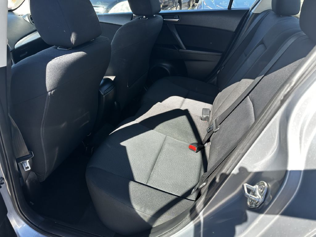 Photo 5 of this MAZDA 3