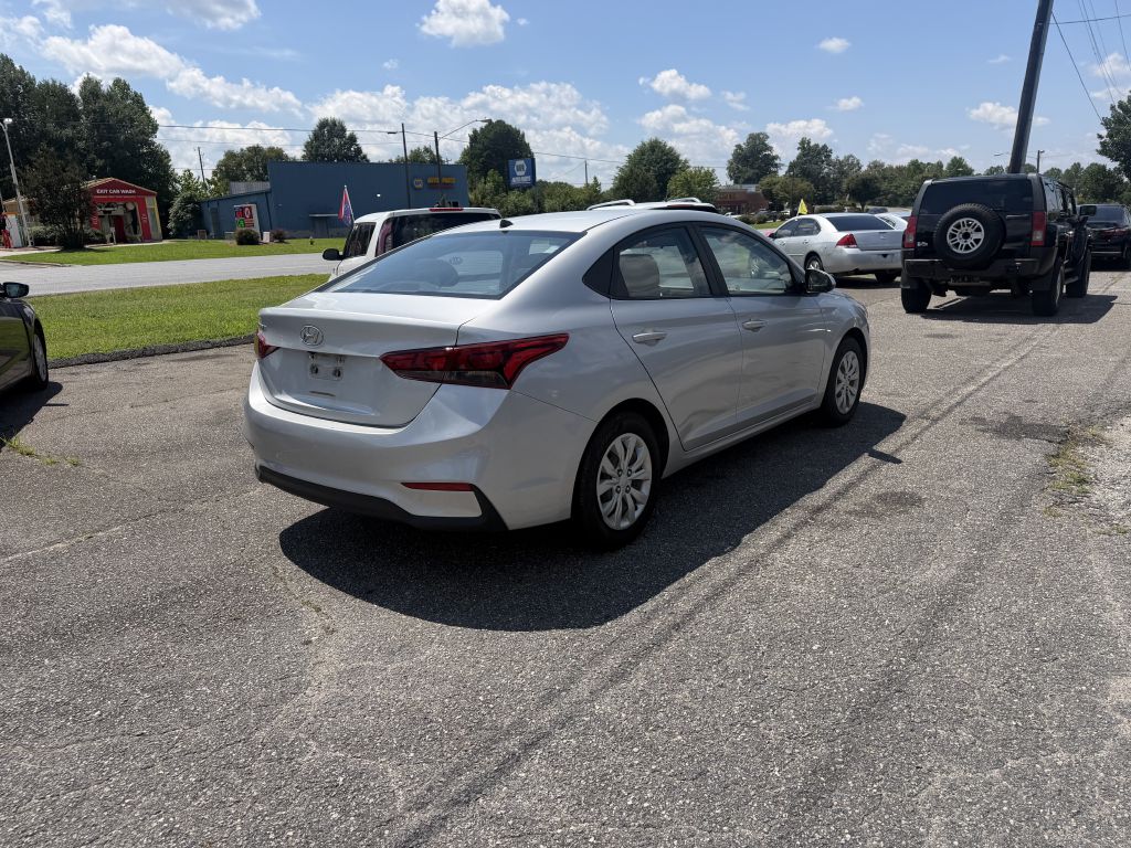 Photo 3 of this HYUNDAI ACCENT