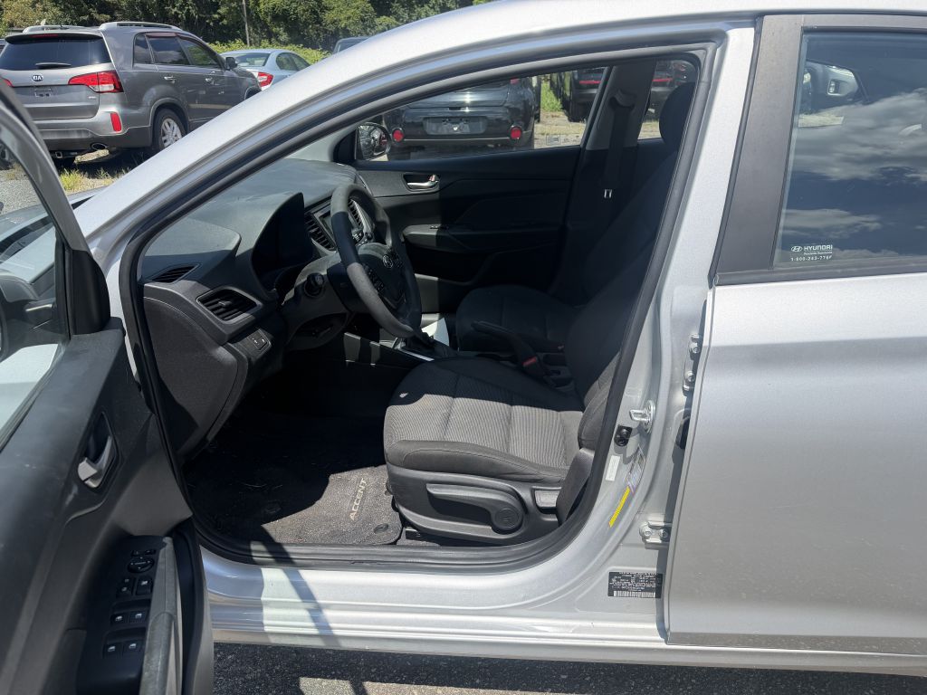 Photo 4 of this HYUNDAI ACCENT