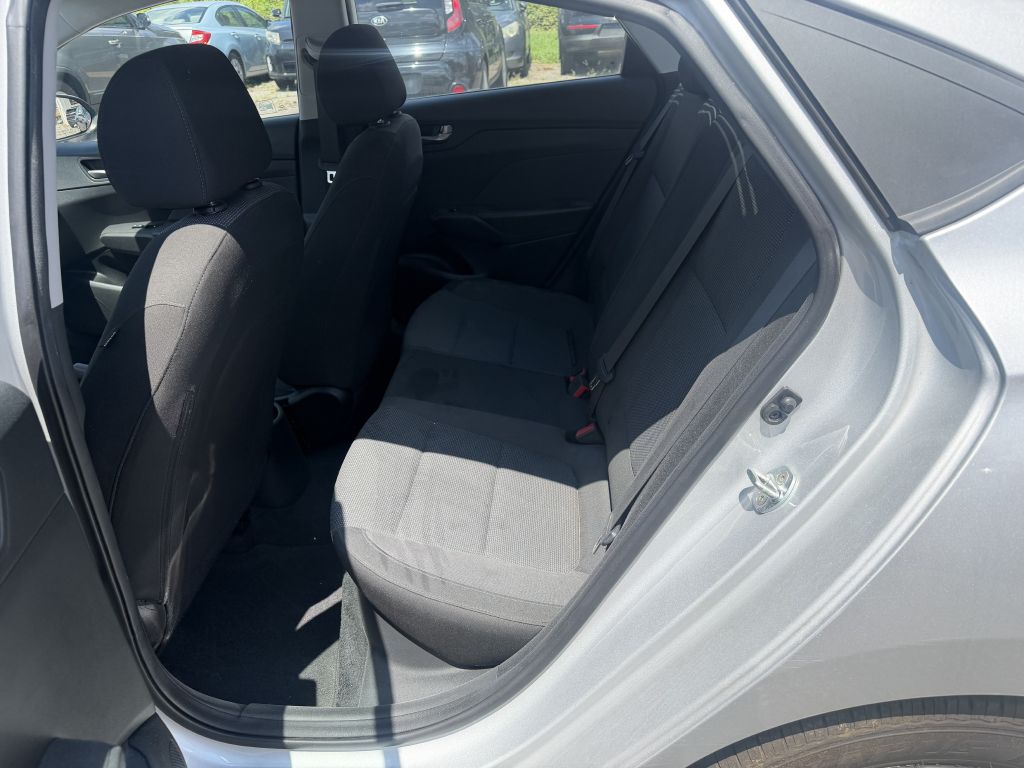 Photo 5 of this HYUNDAI ACCENT