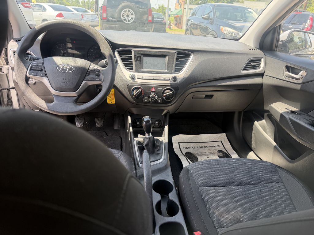 Photo 6 of this HYUNDAI ACCENT