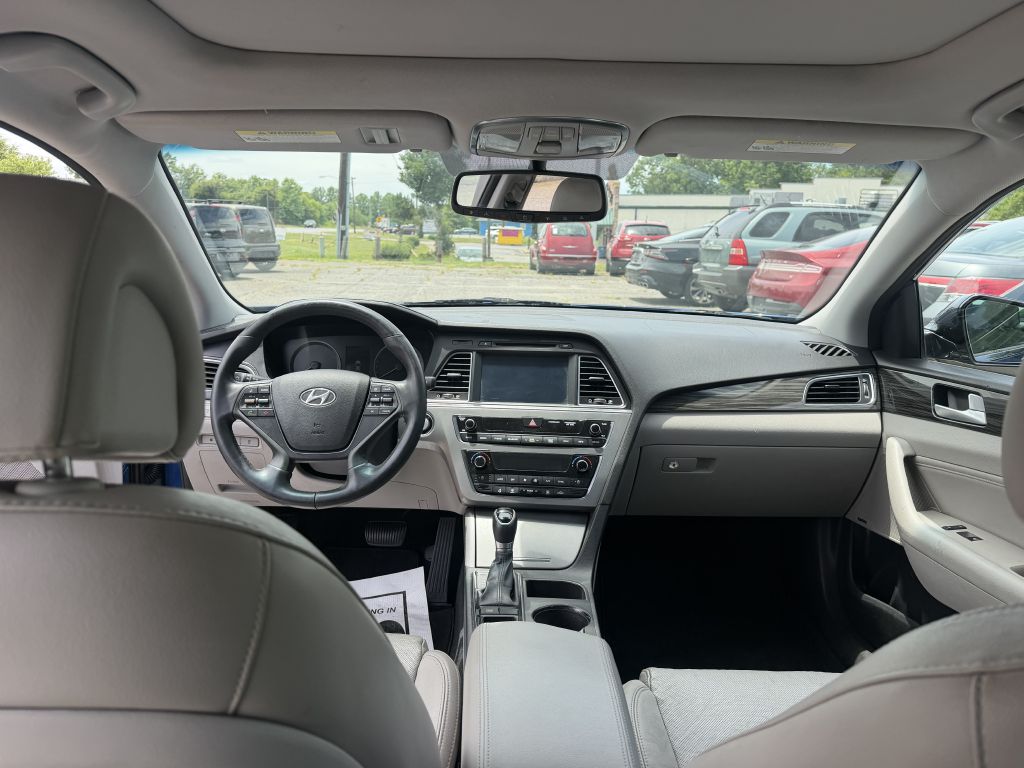 Photo 7 of this HYUNDAI SONATA