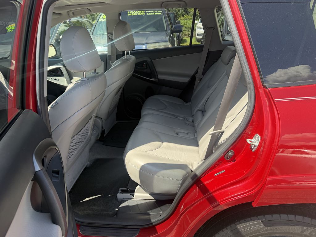 Photo 6 of this TOYOTA RAV4