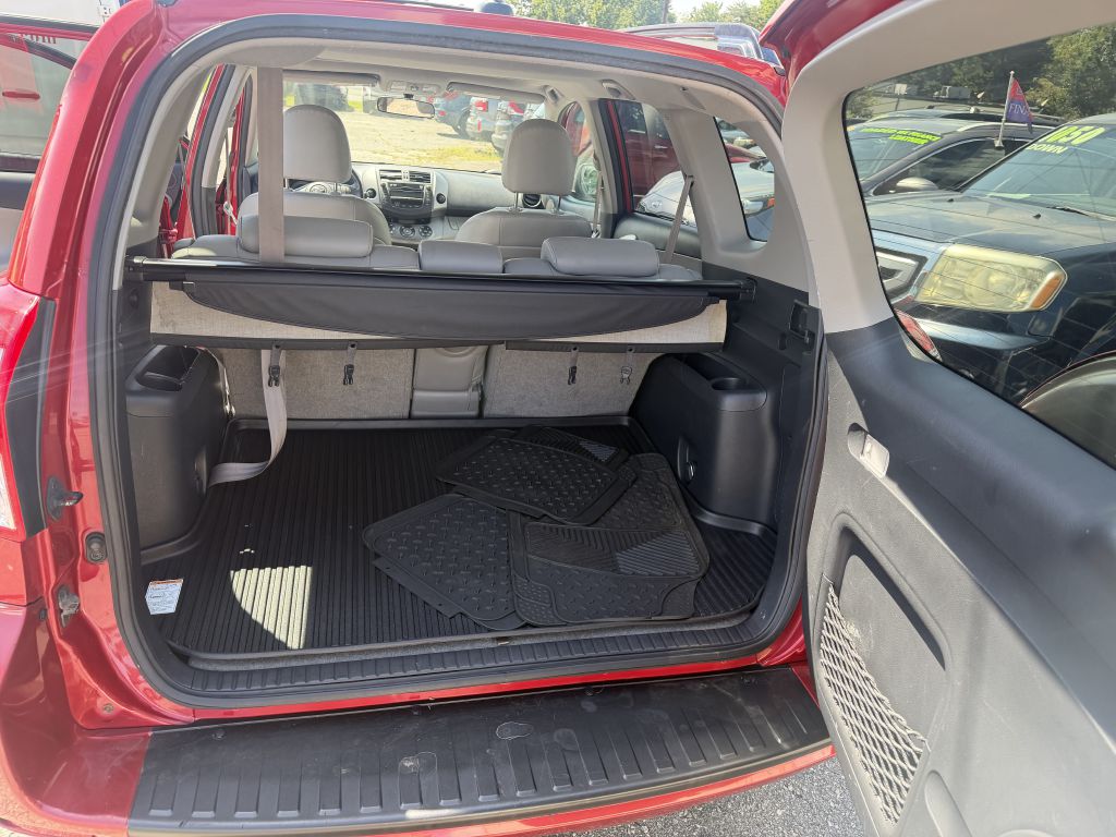 Photo 7 of this TOYOTA RAV4