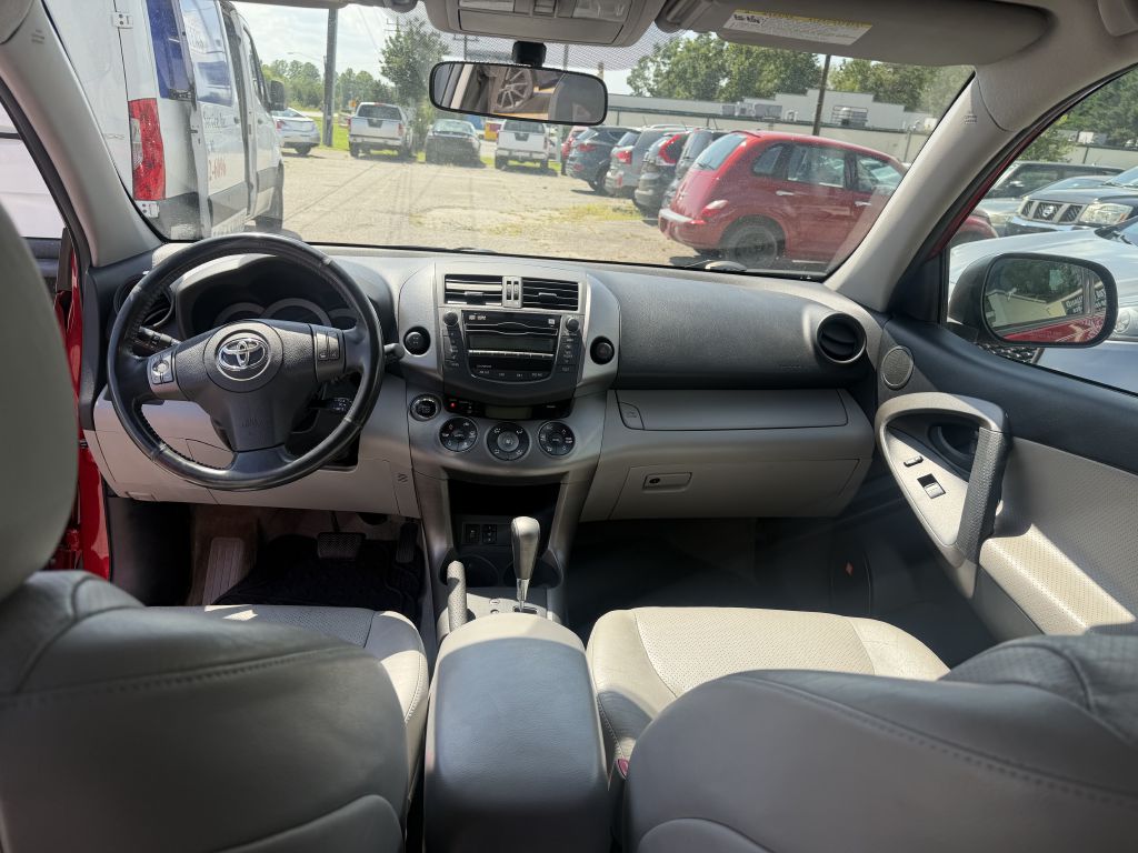 Photo 8 of this TOYOTA RAV4