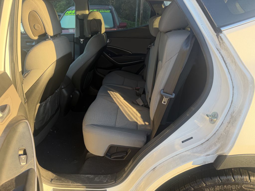 Photo 5 of this HYUNDAI SANTA FE SPORT