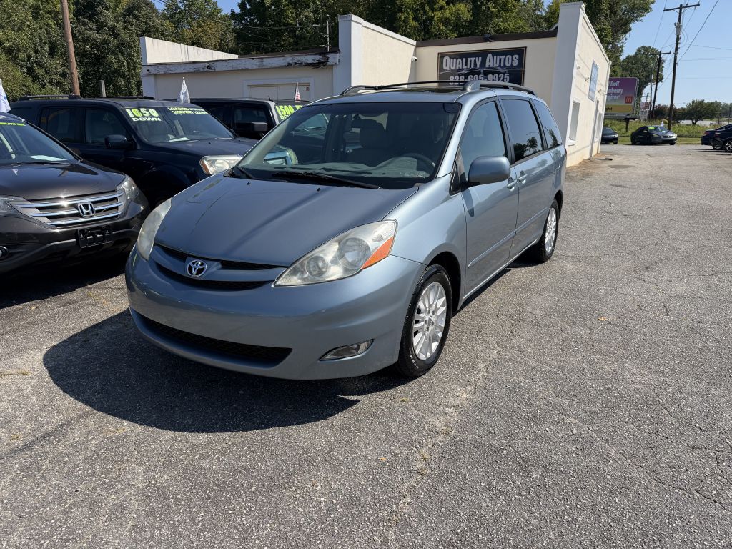 Photo 2 of this TOYOTA SIENNA