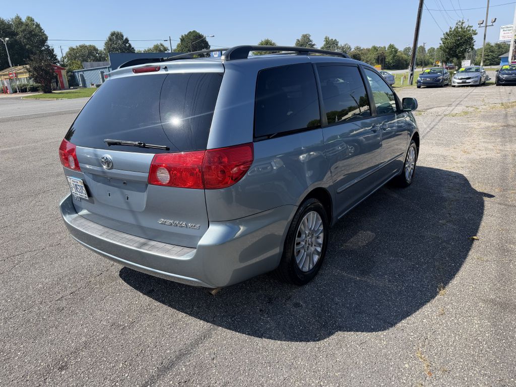 Photo 3 of this TOYOTA SIENNA