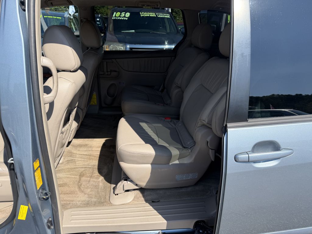 Photo 7 of this TOYOTA SIENNA