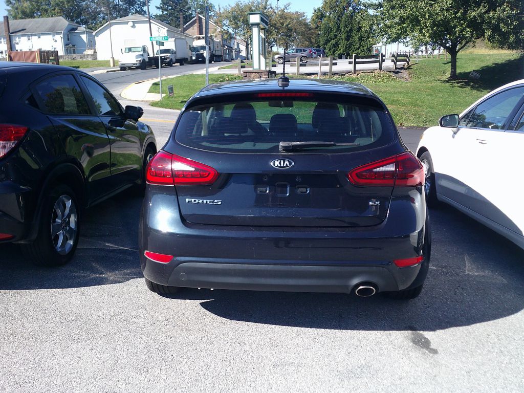 Photo 4 of this KIA FORTE5