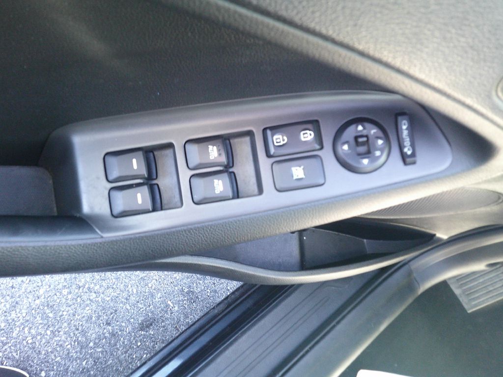 Photo 6 of this KIA FORTE5