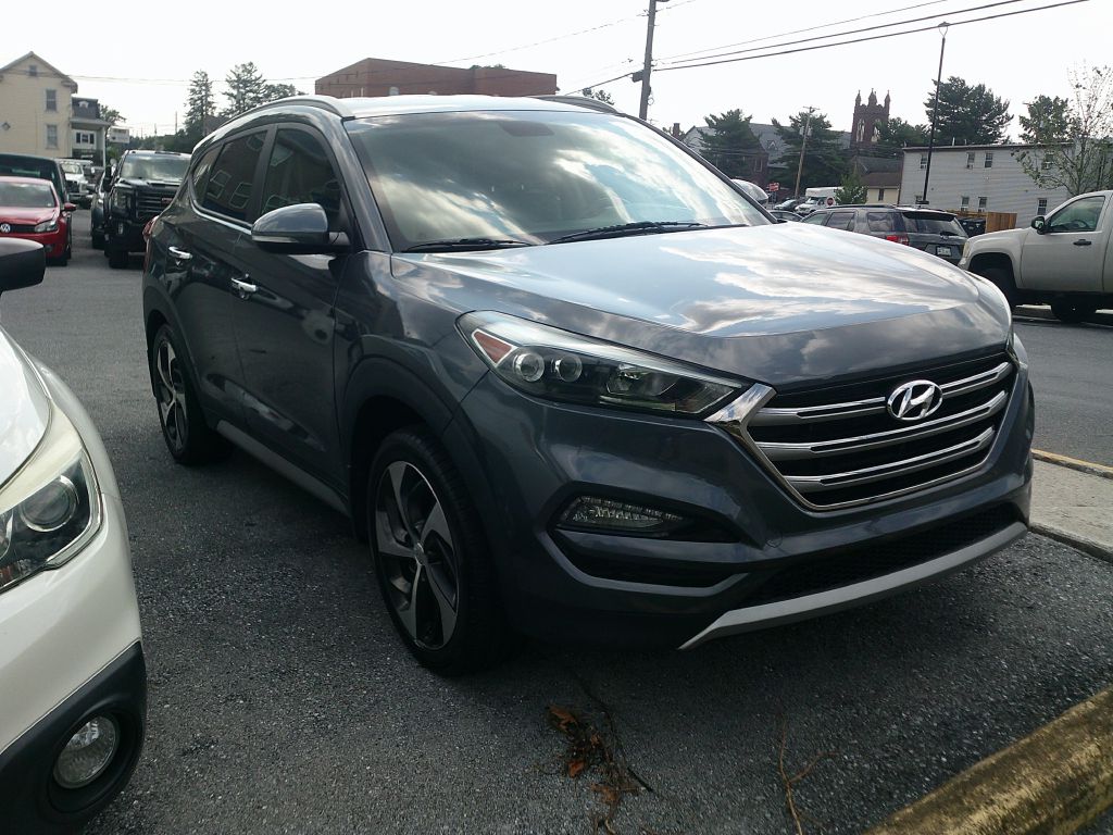 Photo 2 of this HYUNDAI TUCSON