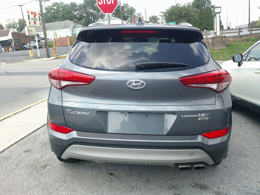 Photo 4 of this HYUNDAI TUCSON