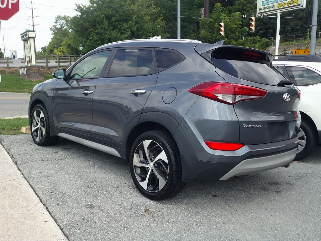 Photo 5 of this HYUNDAI TUCSON