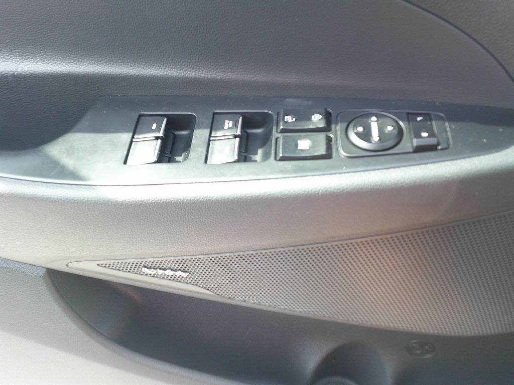 Photo 7 of this HYUNDAI TUCSON