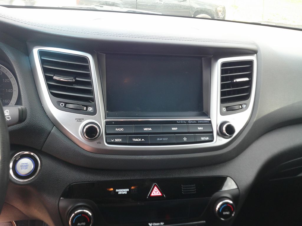 Photo 9 of this HYUNDAI TUCSON