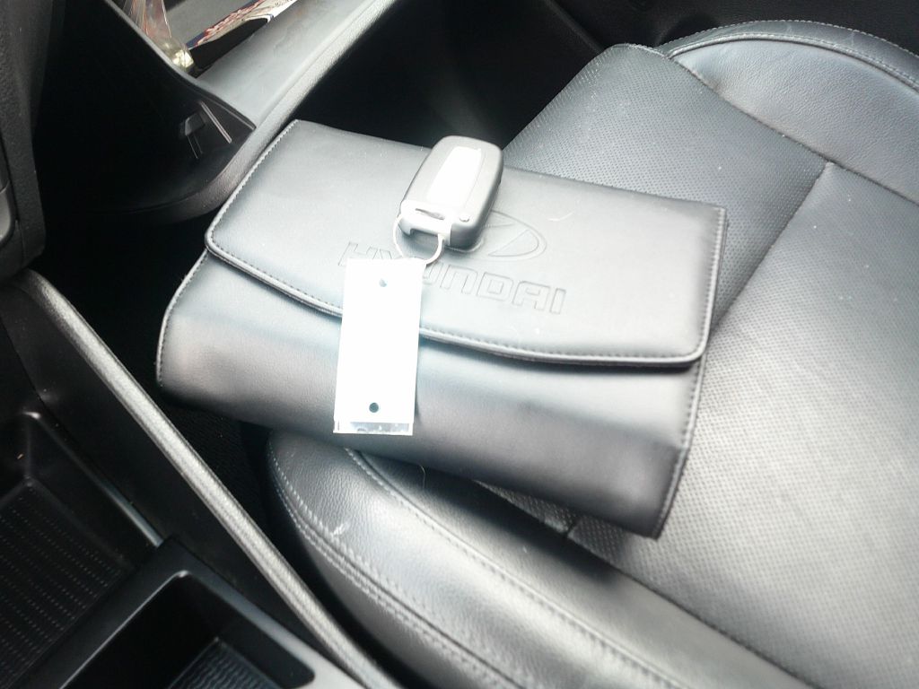 Photo 11 of this HYUNDAI TUCSON