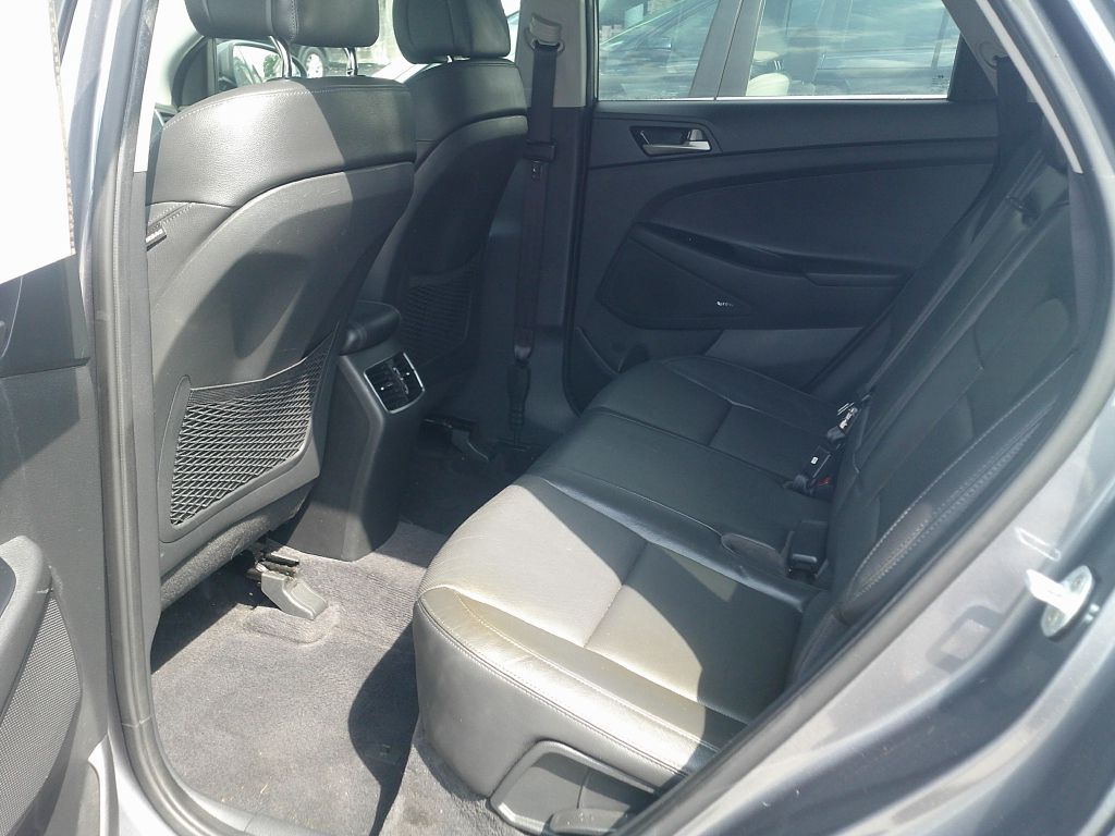 Photo 14 of this HYUNDAI TUCSON
