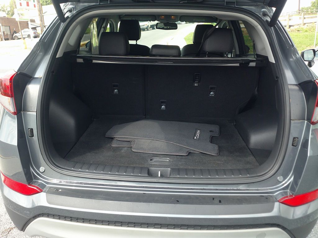 Photo 15 of this HYUNDAI TUCSON