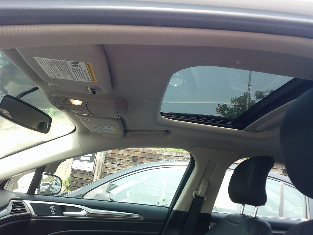 Photo 12 of this FORD FUSION