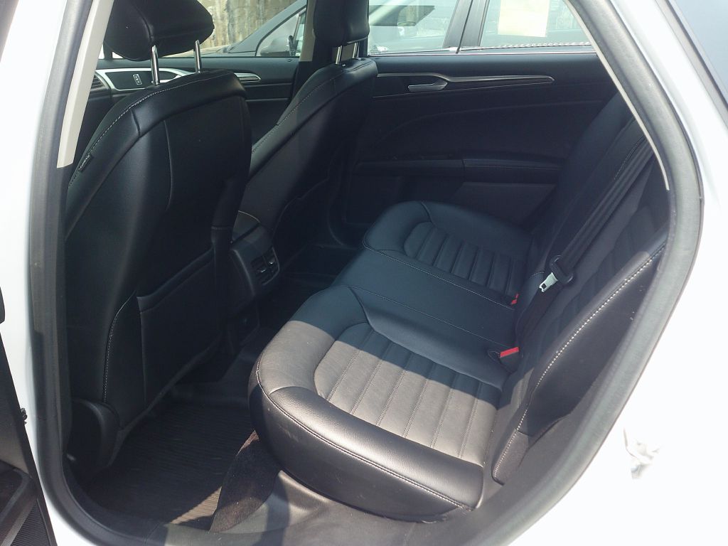Photo 13 of this FORD FUSION
