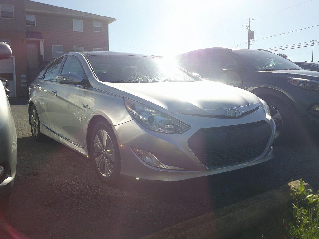 Photo 2 of this HYUNDAI SONATA HYBRID
