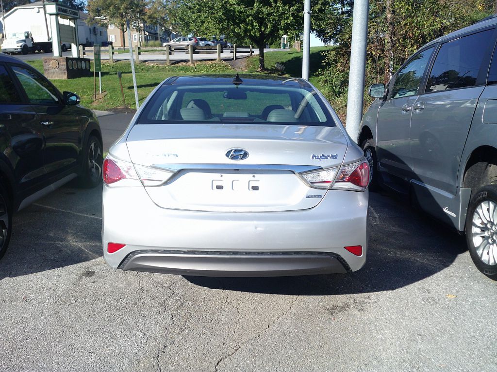 Photo 4 of this HYUNDAI SONATA HYBRID