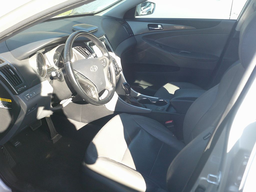 Photo 5 of this HYUNDAI SONATA HYBRID