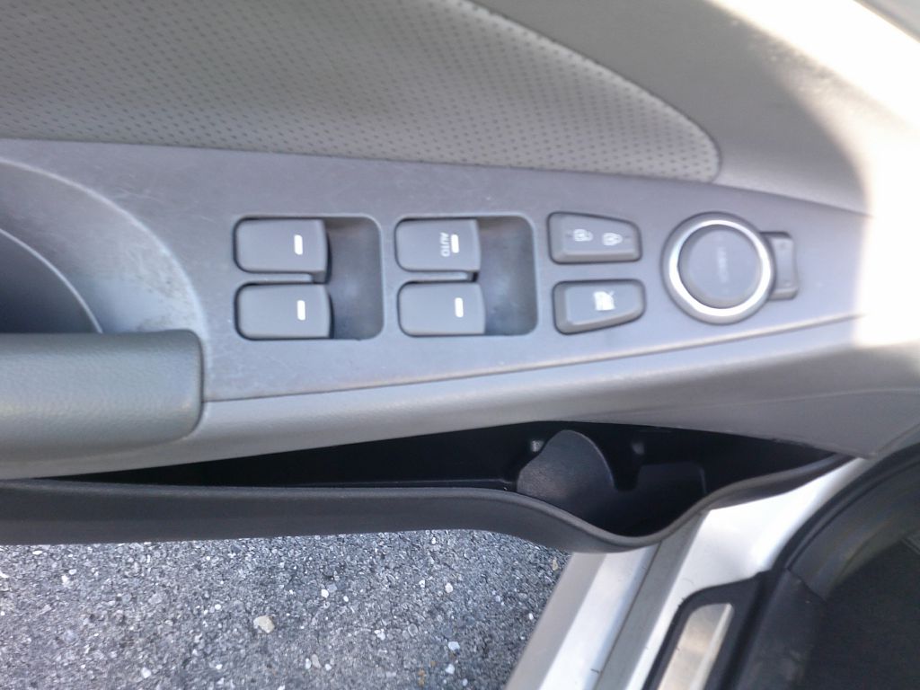 Photo 6 of this HYUNDAI SONATA HYBRID