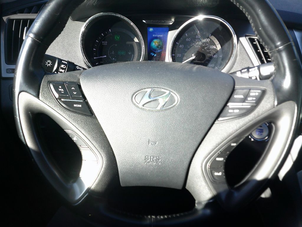Photo 8 of this HYUNDAI SONATA HYBRID