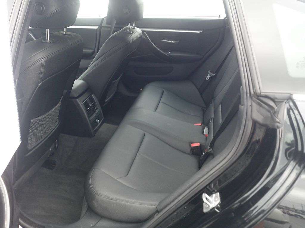 Photo 16 of this BMW 4 SERIES