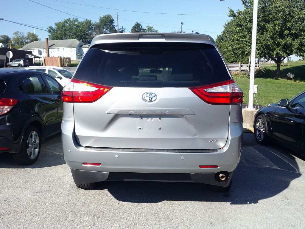 Photo 5 of this TOYOTA SIENNA