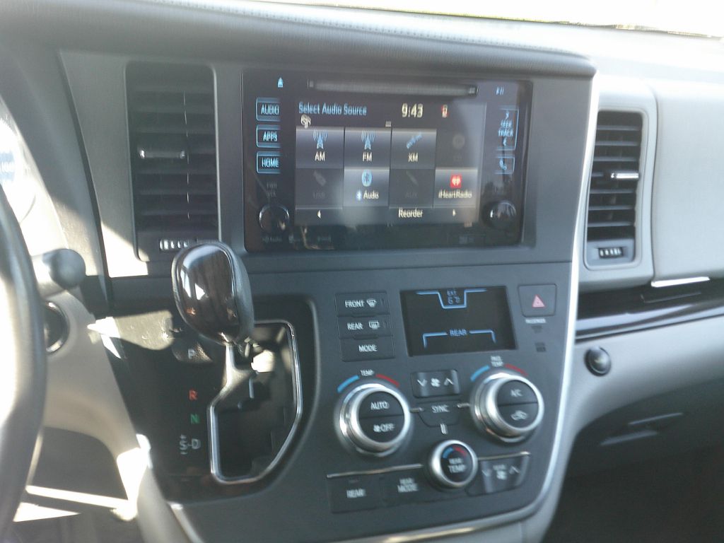 Photo 11 of this TOYOTA SIENNA
