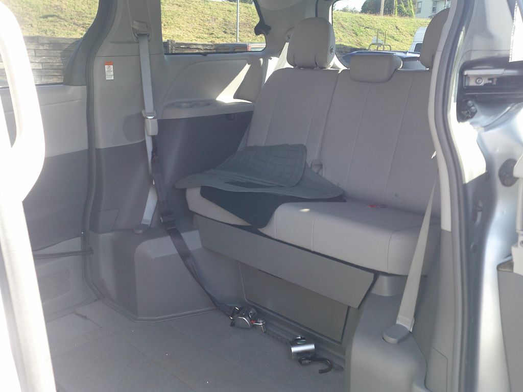 Photo 18 of this TOYOTA SIENNA