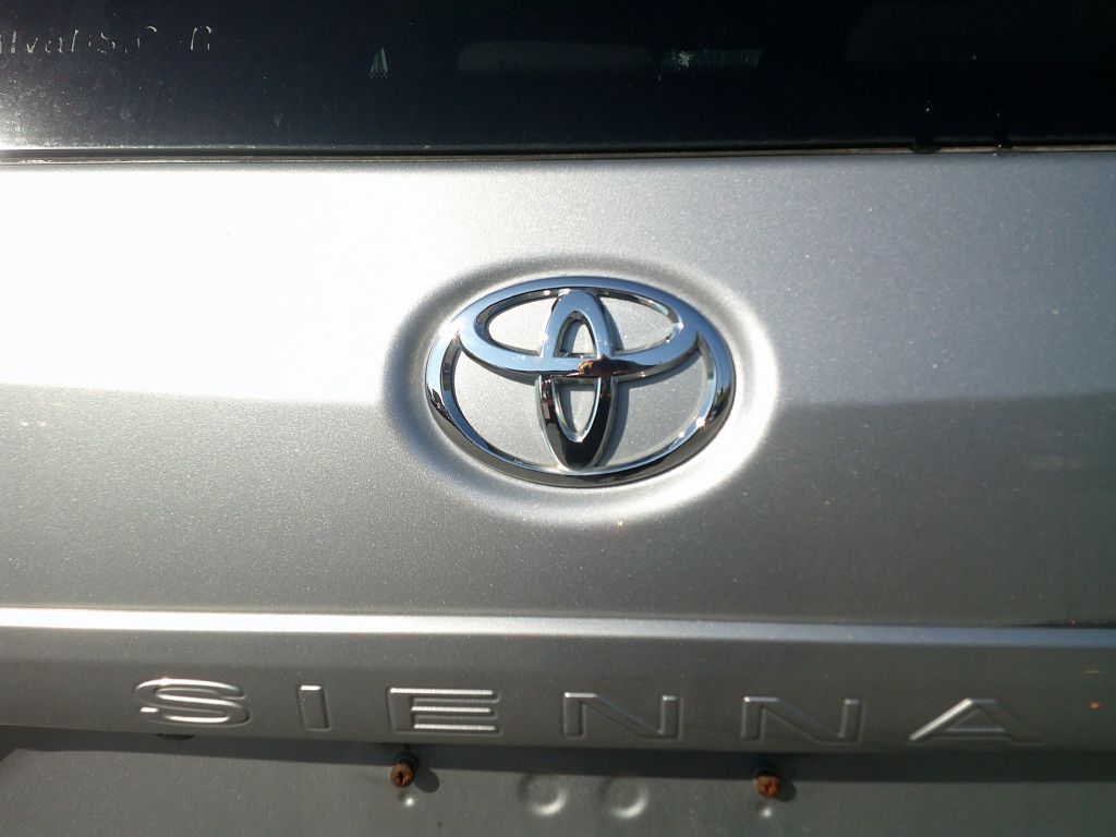 Photo 22 of this TOYOTA SIENNA