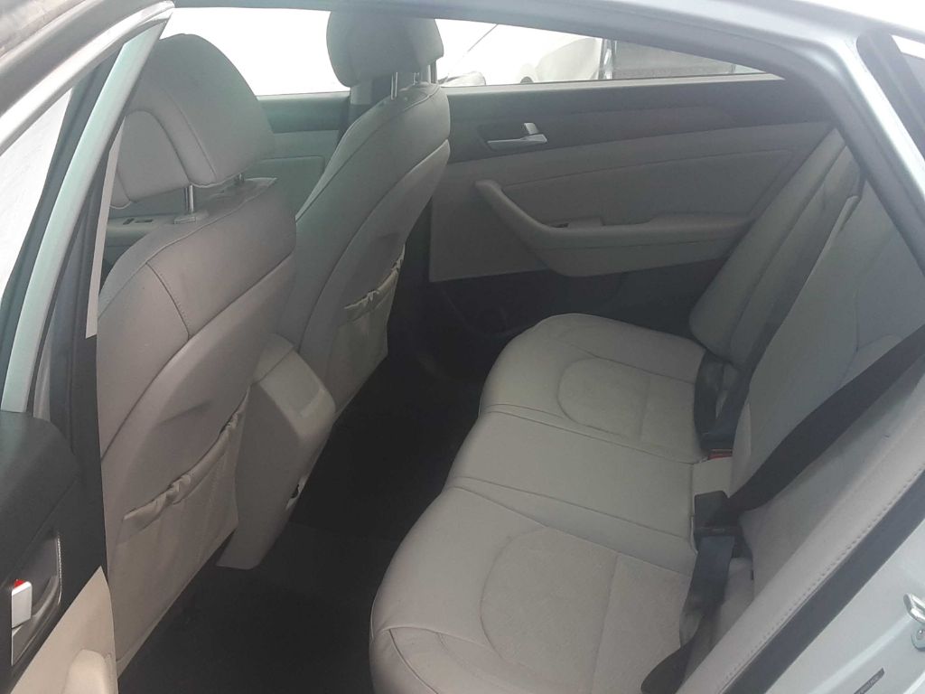 Photo 8 of this HYUNDAI SONATA
