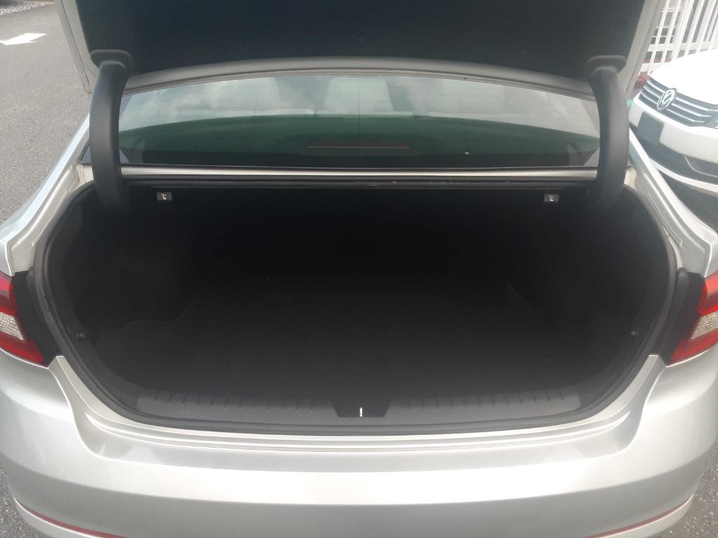 Photo 10 of this HYUNDAI SONATA