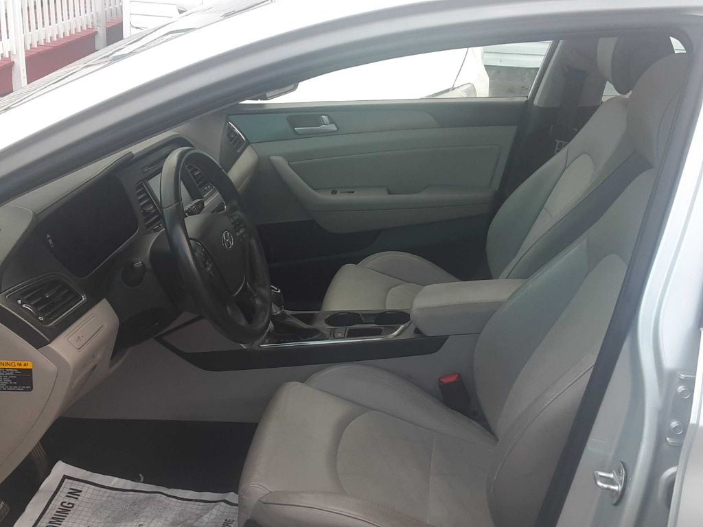 Photo 6 of this HYUNDAI SONATA