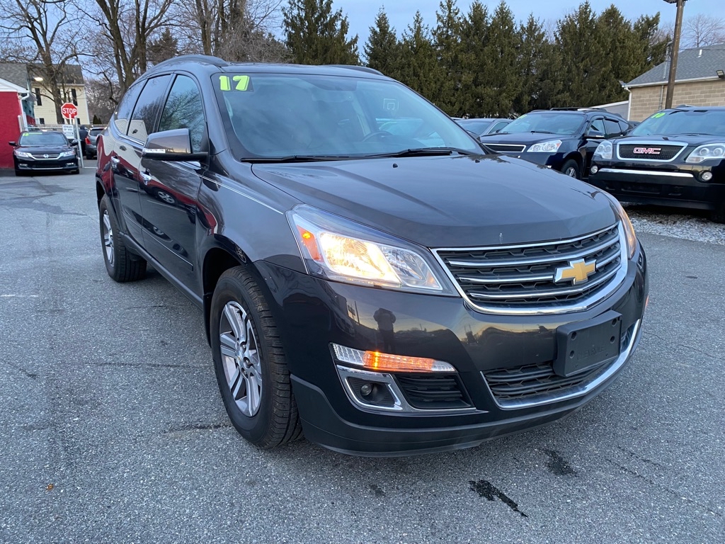 Photo 2 of this CHEVROLET TRAVERSE
