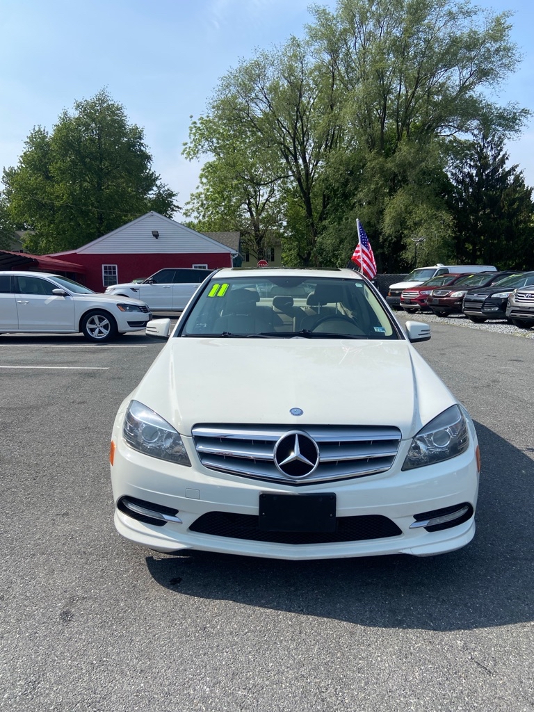 Photo 3 of this MERCEDES-BENZ C-CLASS