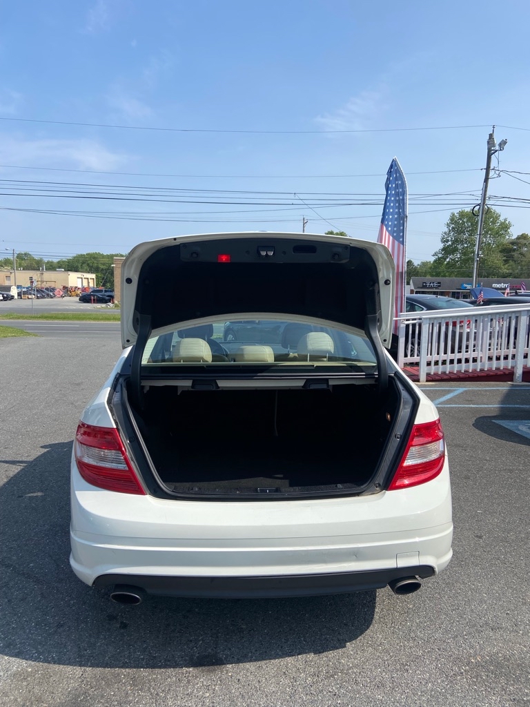 Photo 9 of this MERCEDES-BENZ C-CLASS