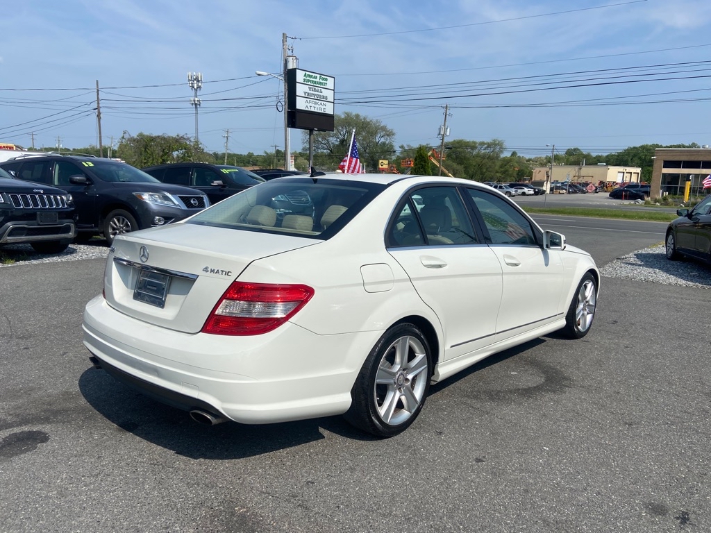 Photo 4 of this MERCEDES-BENZ C-CLASS