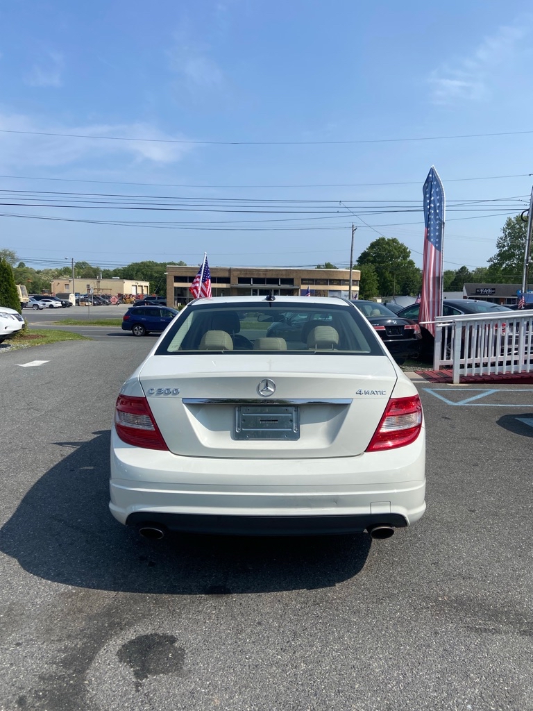 Photo 5 of this MERCEDES-BENZ C-CLASS