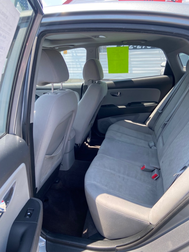 Photo 8 of this HYUNDAI ELANTRA