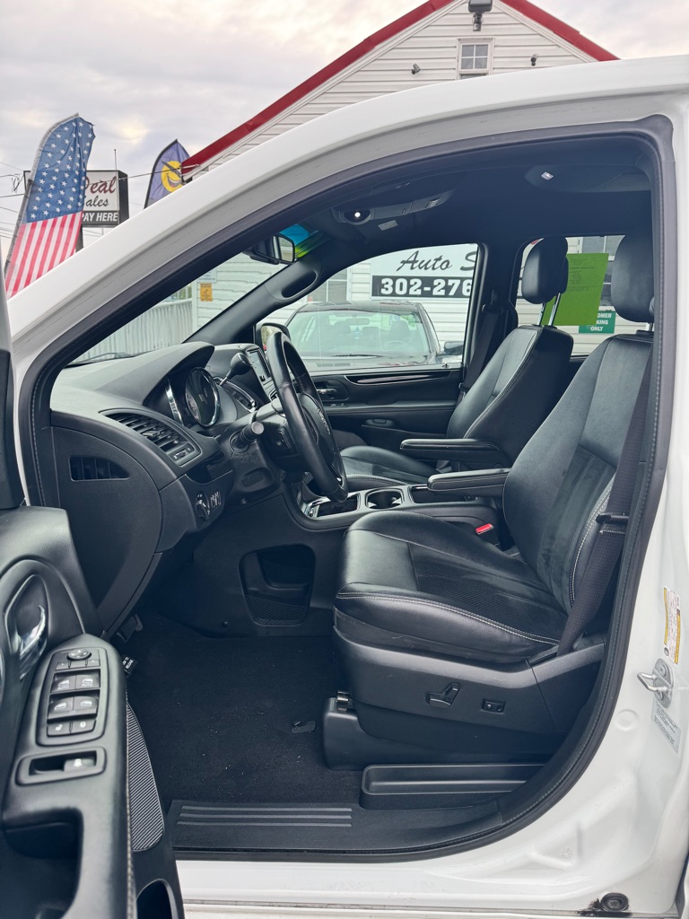 Photo 7 of this DODGE GRAND CARAVAN