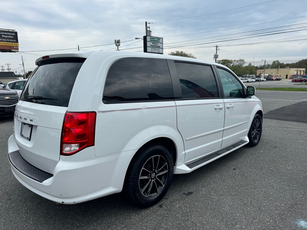 Photo 4 of this DODGE GRAND CARAVAN