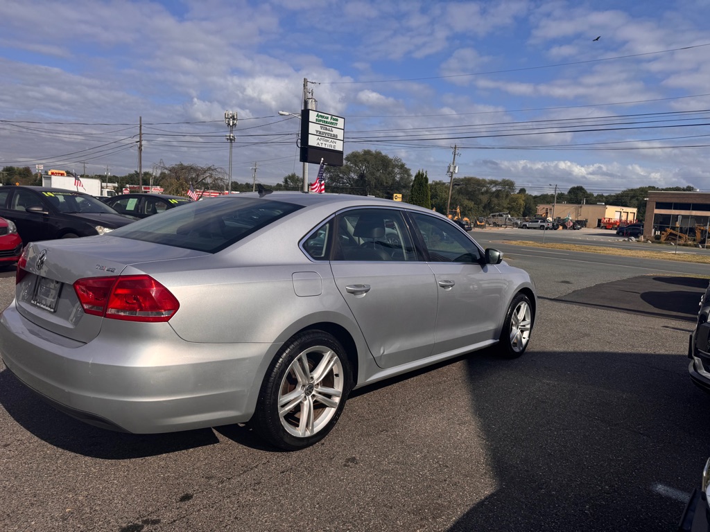 Photo 3 of this VOLKSWAGEN PASSAT