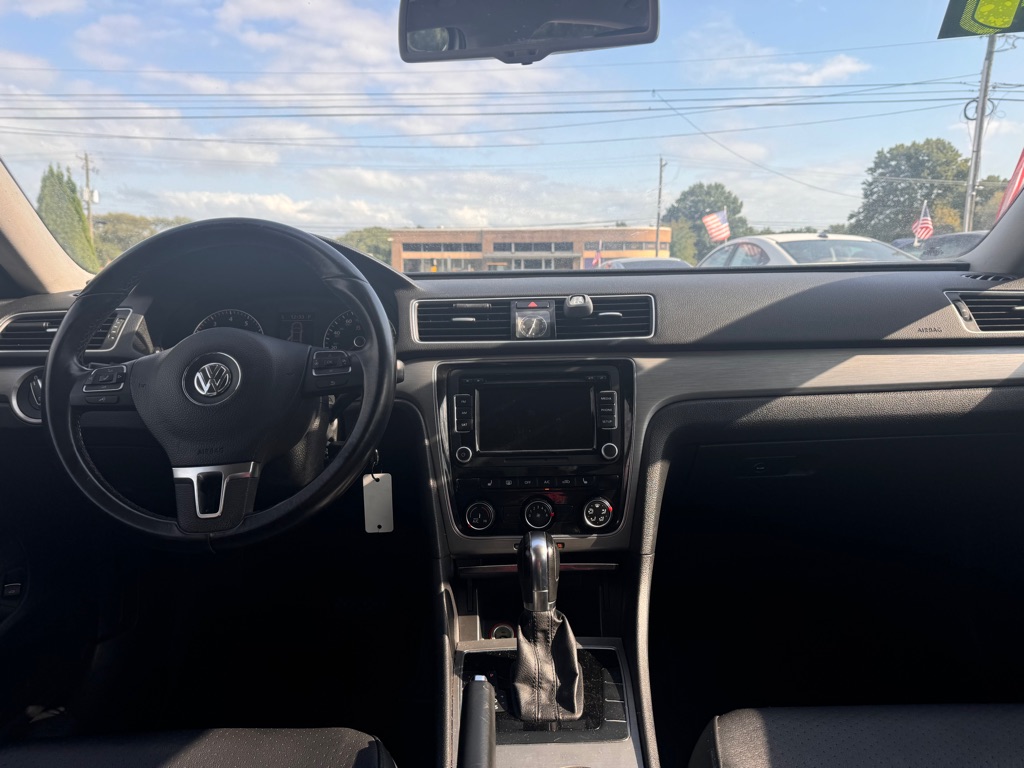Photo 5 of this VOLKSWAGEN PASSAT